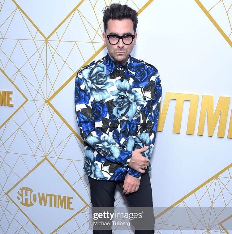 Idk anymore so here's  @danjlevy as the queen's hats, a thread: