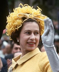 Idk anymore so here's  @danjlevy as the queen's hats, a thread: