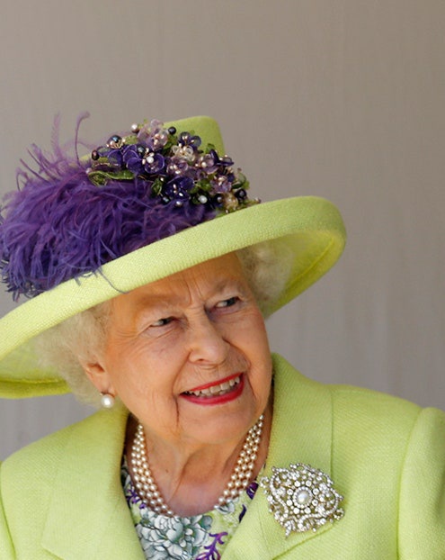 Idk anymore so here's  @danjlevy as the queen's hats, a thread: