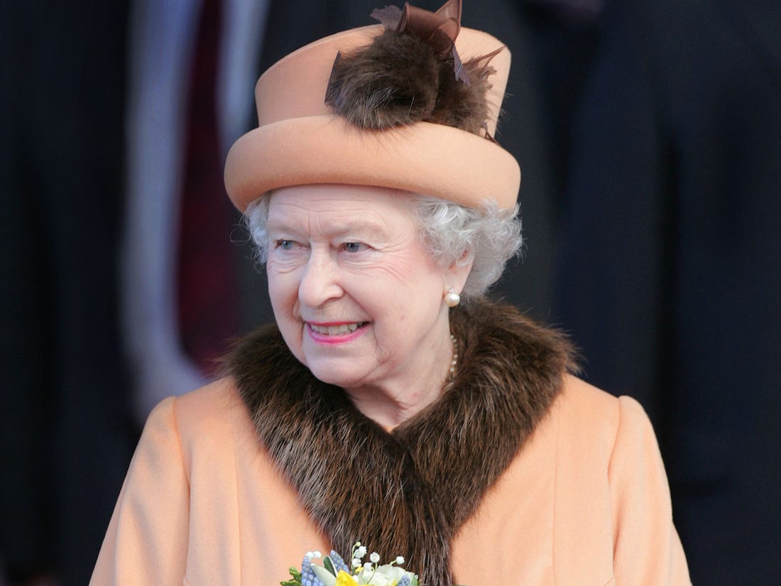 Idk anymore so here's  @danjlevy as the queen's hats, a thread: