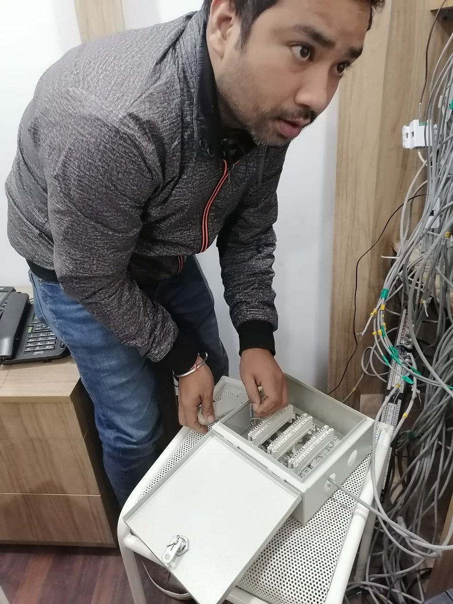 ilogicinfotech's tweet image. EPABX Panasonic KX-NS300 (6/2/32) installation.
Call: +91 9911 09 8755, 
          +91 9313 39 8755