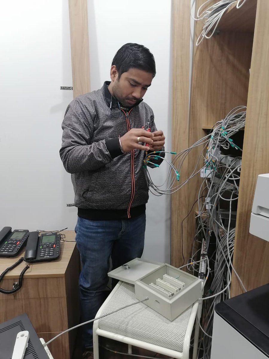 ilogicinfotech's tweet image. EPABX Panasonic KX-NS300 (6/2/32) installation.
Call: +91 9911 09 8755, 
          +91 9313 39 8755