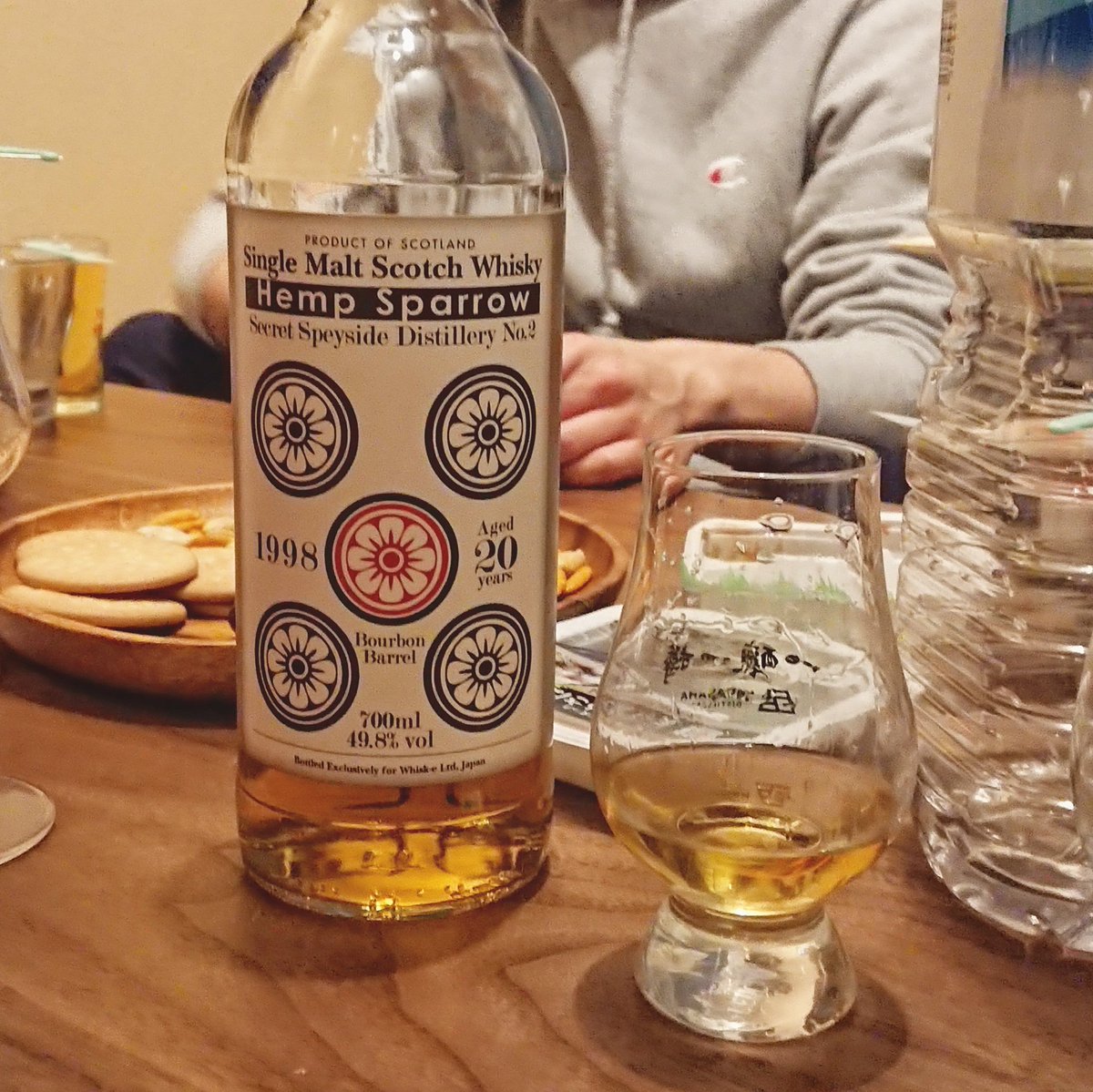 aka_ttaku's tweet photo. 旧18年より酸味が新鮮。
OBがまん丸に対してカスクらしさが出てる。
それでいて、リベットの飲みやすさでストライクゾーンを目一杯に構成。麦の甘さ。
時間経って、ホワイトソースの香り。後半これ。
あとカントリーマーム。
後半リベットの感想だったか心配で怪しい。
#TWLC
#Hempsparrow
#GLENLIVIET https://t.co/rwAuY5HWij