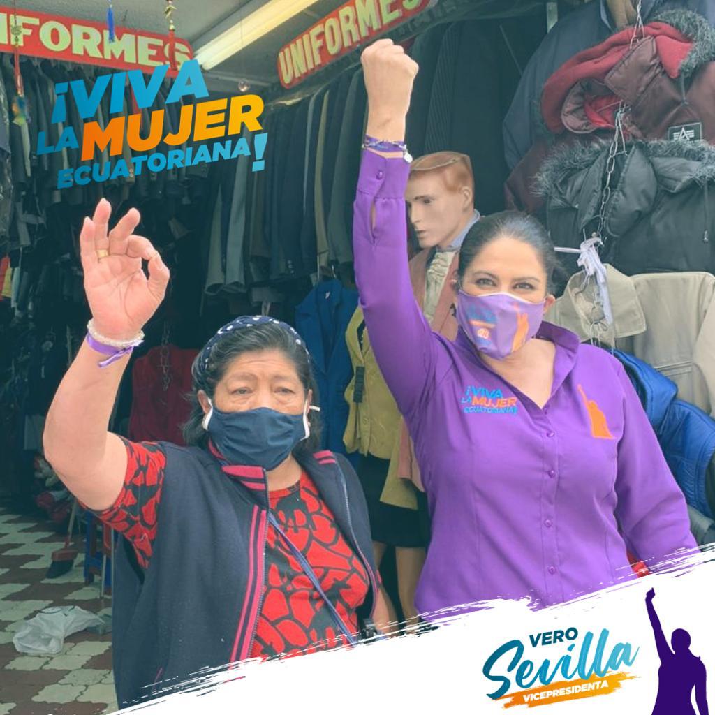 verosevillaec's tweet photo. Nuestro #CentroHistórico es un lugar inigualable, a cada paso encontramos historias de mujeres y hombres extraordinarios y trabajadores. Contamos con ustedes para cambiar el #Ecuador 🇪🇨. 
#CeliSevilla2021 
#VivaLaMujerEcuatoriana 
#MujerValiente https://t.co/vNyRLYA2Ko