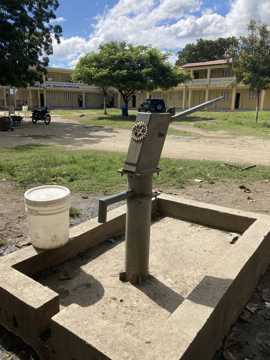 7020Club's tweet photo. We were more than happy that we had the opportunity to install a dozen drinking water pumps in some areas forgotten by the governments of Haiti. It was all in the battle against covid-19. A nice and good way to end the 2020 of worries. We can build together a better World. https://t.co/5ryxHCfwwz