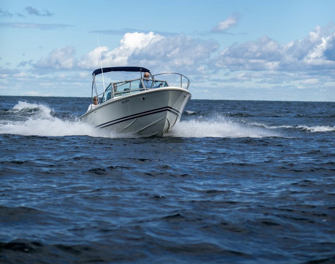 LimestoneBoats's tweet photo. As we speed into the weekend, what are some of your favorite boating spots? #boatsthattweet #limestoneboats #boatlife https://t.co/XobP3g0oxj