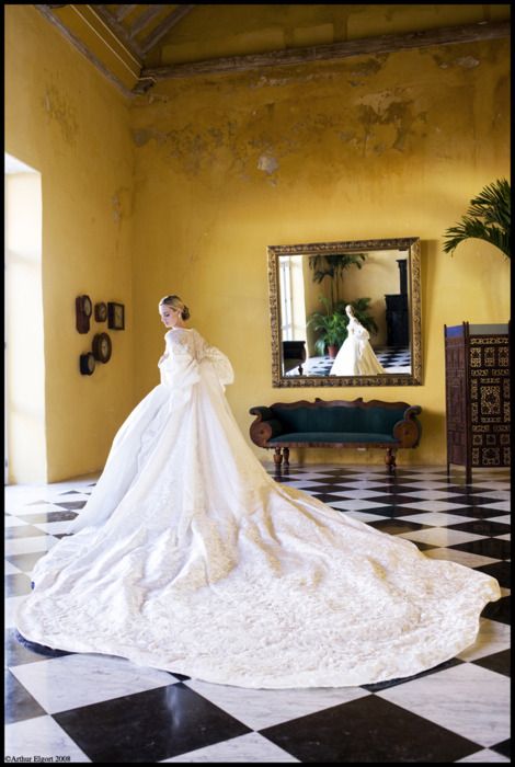 MADARIAGA on Twitter: Cuando Lauren Santo Domingo se casó en Cartagena en  un Nina Ricci by Oliver Theyskens. A dream. https://t.co/oEDdSJ3Zjs /  Twitter