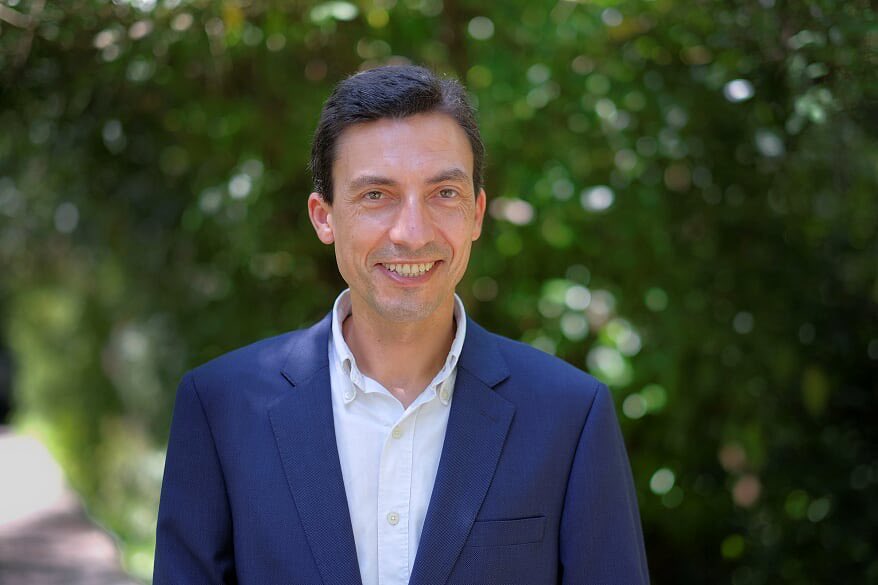 NOW !! theres more candidates, i wont go into them bc they are not placing high enough on the polls but they are:-João Ferreira (communist party)-Tiago Mayan (liberal initiative)-Vitorino Silva (rir idk what it translates to also they dont have seats in the parliament)