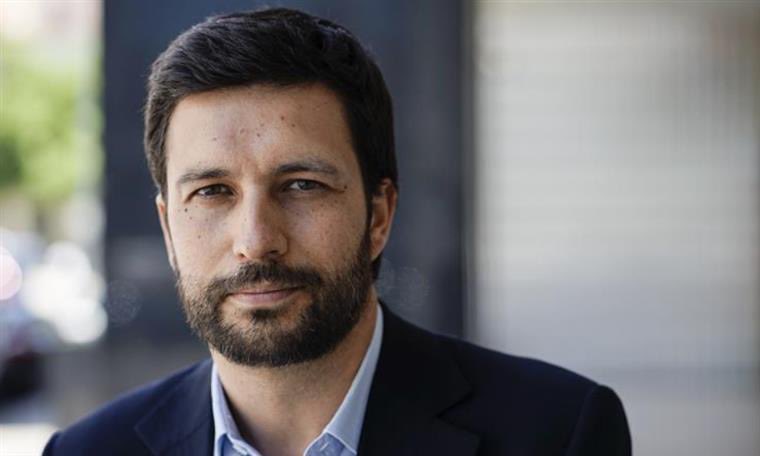 NOW !! theres more candidates, i wont go into them bc they are not placing high enough on the polls but they are:-João Ferreira (communist party)-Tiago Mayan (liberal initiative)-Vitorino Silva (rir idk what it translates to also they dont have seats in the parliament)