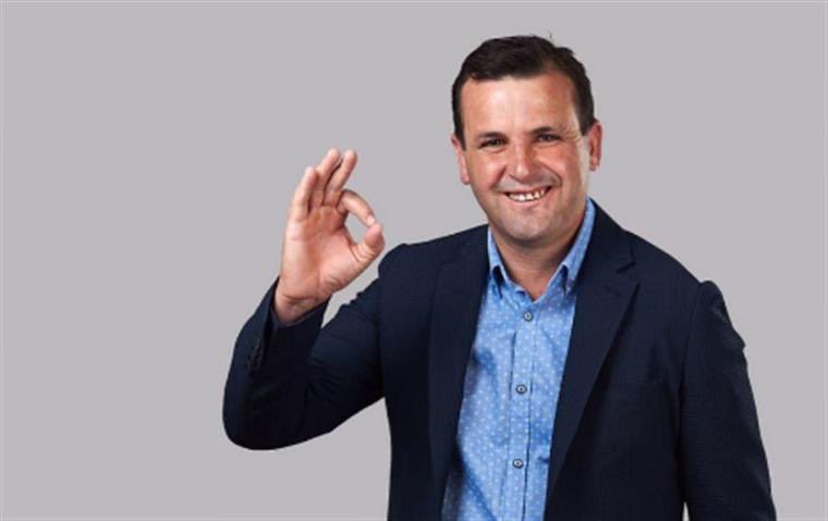 NOW !! theres more candidates, i wont go into them bc they are not placing high enough on the polls but they are:-João Ferreira (communist party)-Tiago Mayan (liberal initiative)-Vitorino Silva (rir idk what it translates to also they dont have seats in the parliament)