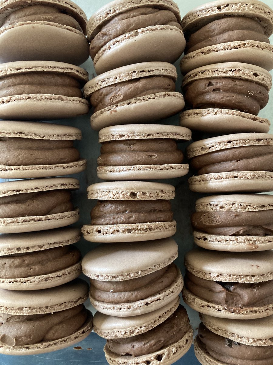 LeasSweetBox's tweet photo. Will be having a limited amount at tomorrow’s event (@EventsOhmyjin). They are #TaeHyung ice cream flavor from #BaskinRobbins #AlmondBonBon! Might make more for (@CupsofBangtan) if there’s a high amount of interest. #BTS #macarons #cafeevents #cupsleeveevent #BTScafeEvents #HBD https://t.co/66qNDkqXoo