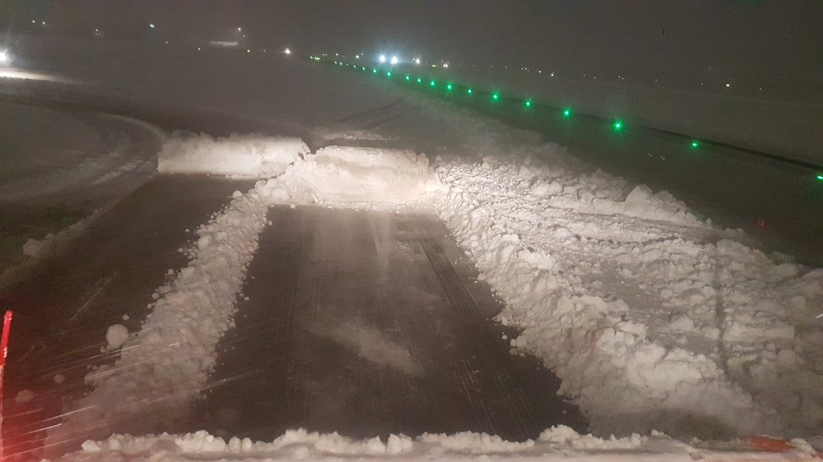 Segimos dándolo todo en el temporal de nieve más grande registrado en Madrid!! Y sigue nevando!!!! Espectacular como esta todo!!! <a href="/controladores/">😉Controladores Aéreos 🇪🇸</a> <a href="/tiempobrasero/">Tutiempo</a> <a href="/112cmadrid/">112 Comunidad de Madrid</a>