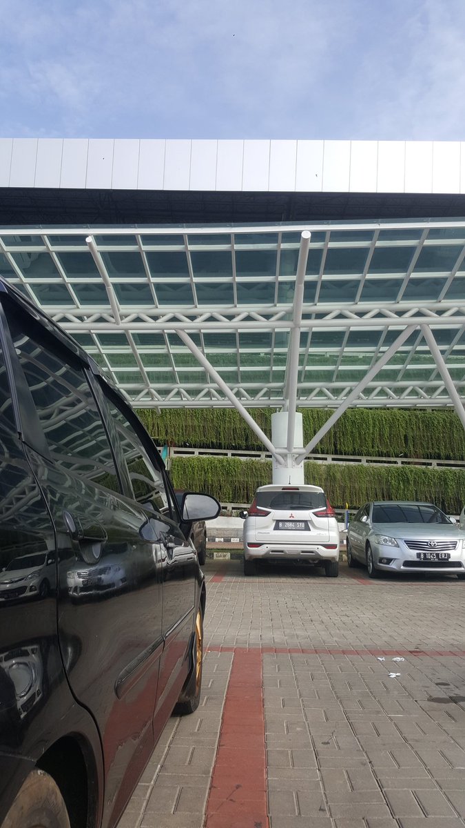 doongkol's tweet photo. Terminal 3. Sampai ketemu lagi bapak. https://t.co/i6ThCLC5mA