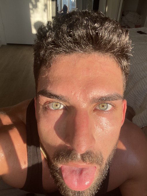 RT if you would cum on my face 💦 https://t.co/Kclqt8QHLK