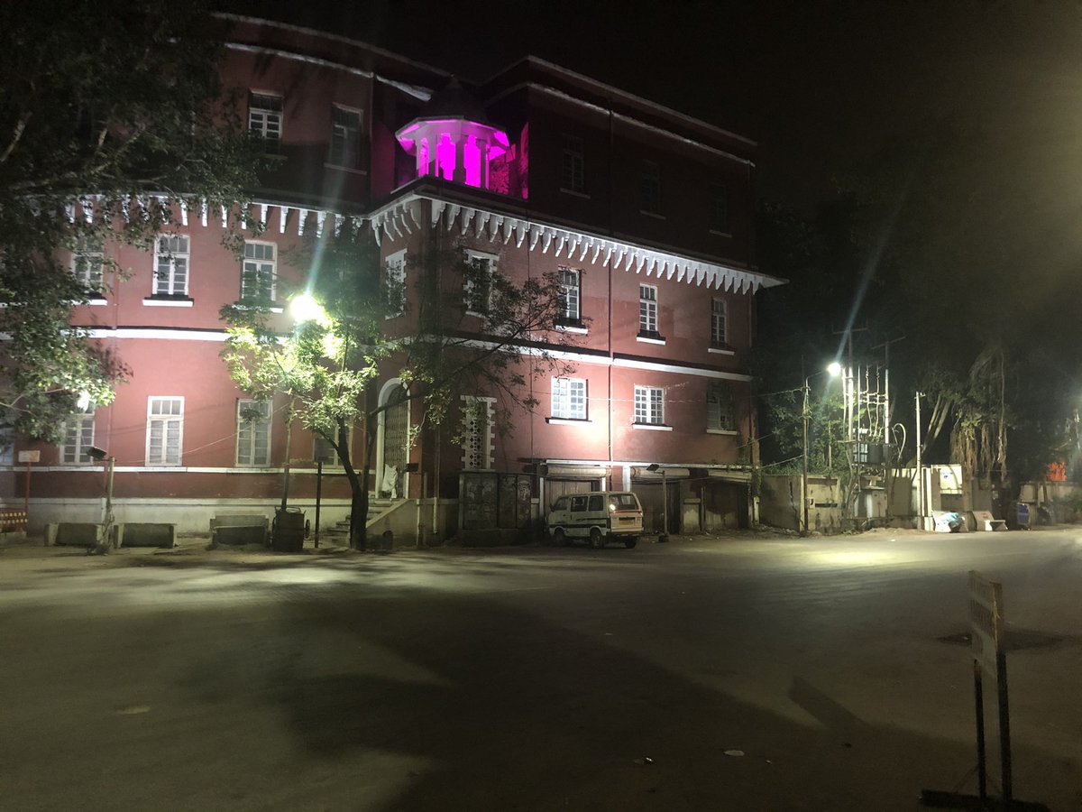 Shamsher_IPS's tweet photo. O500. AM view of iconic buildings of the city @ourvadodara .Night patrolling #vadodadra https://t.co/DdYuCCPoY5