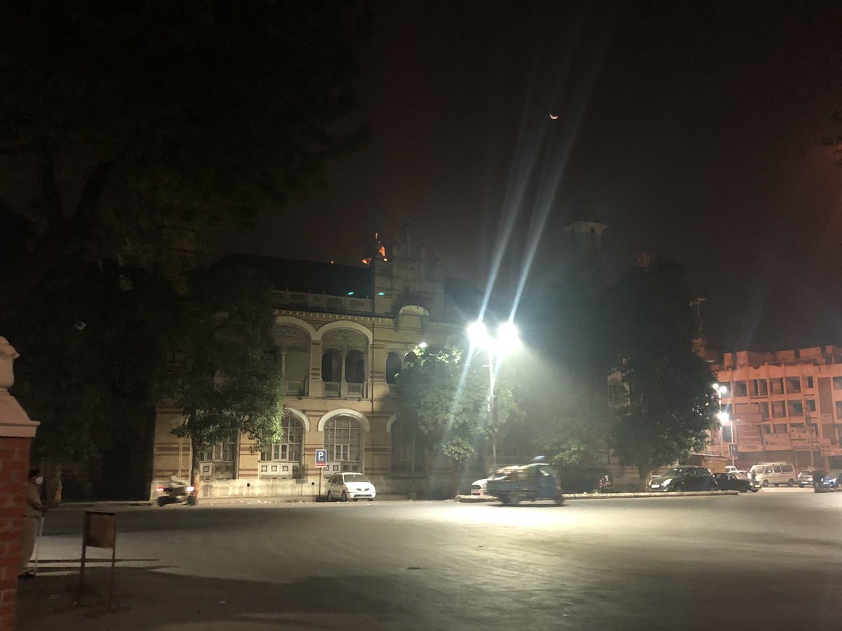 Shamsher_IPS's tweet photo. O500. AM view of iconic buildings of the city @ourvadodara .Night patrolling #vadodadra https://t.co/DdYuCCPoY5