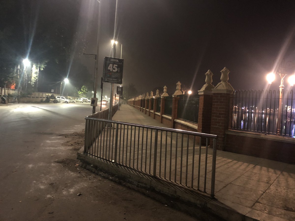 Shamsher_IPS's tweet photo. O500. AM view of iconic buildings of the city @ourvadodara .Night patrolling #vadodadra https://t.co/DdYuCCPoY5