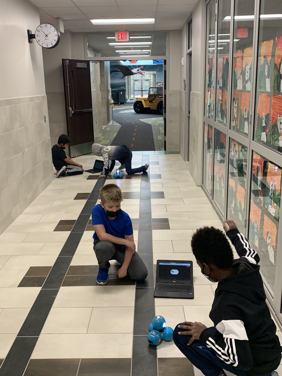 KeithK_TechCE's tweet image. Just wrapped up an exciting week of robotics @HumbleISD_CE. All grade levels participated in some form or fashion. Even got to start our entire 5th grade on this years #HEROrobotics 15 Teams! @ElizabethFagen @LuciSchulz1 #LightTheWay @HumbleISD_DDI #HumbleTILT