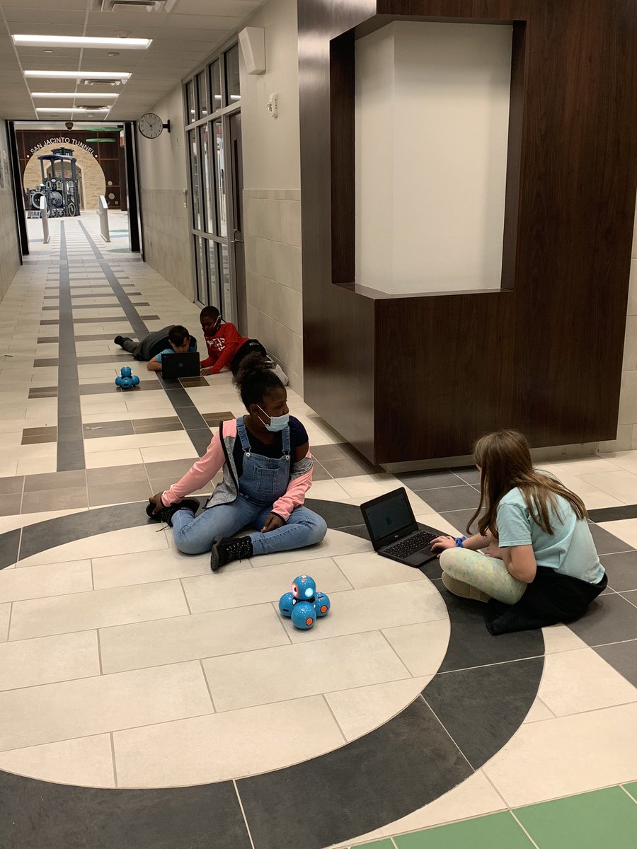 KeithK_TechCE's tweet image. Just wrapped up an exciting week of robotics @HumbleISD_CE. All grade levels participated in some form or fashion. Even got to start our entire 5th grade on this years #HEROrobotics 15 Teams! @ElizabethFagen @LuciSchulz1 #LightTheWay @HumbleISD_DDI #HumbleTILT