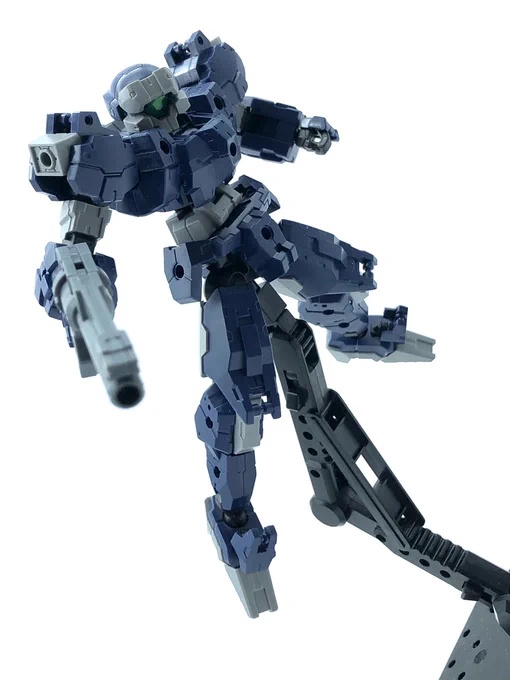 「30MM 1/144 eEXM-21 ラビオット [ネイビー]」
本日発売です!

https://t.co/AfbA3Wm23M

同時発売の
指揮官機用オプションアーマー[シエルノヴァ用/ブルーグレー]
で一機作ってみました。
脚延長パーツ、印象変わるので面白いー

#30MM 