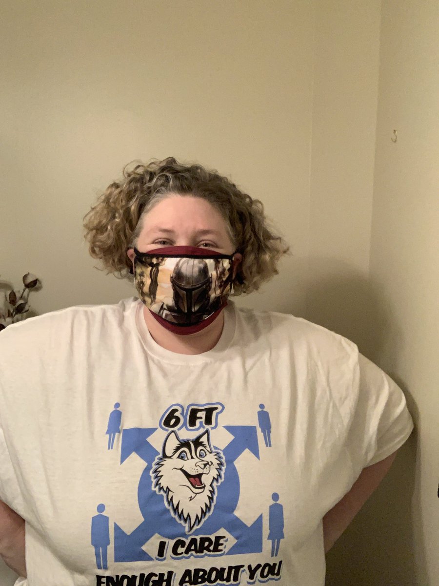 HeatherTinn11's tweet photo. Today #Inhonorofmrkey Hendricks huskies wore our shirts and masks (I sported my Mandalorian mask).  Mr. Key may have lost the battle with COVID but his kindness and creativity will be remembered. #kindnessiskey  #huskchat https://t.co/O2ZsEZSzfn