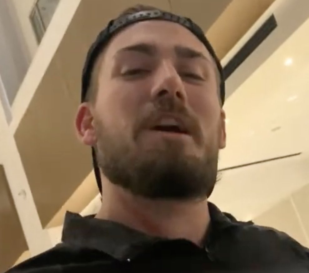 travdorman's tweet photo. Followers from TN: Does anyone recognize this guy? DMs open. https://t.co/jqOl8D2yCL