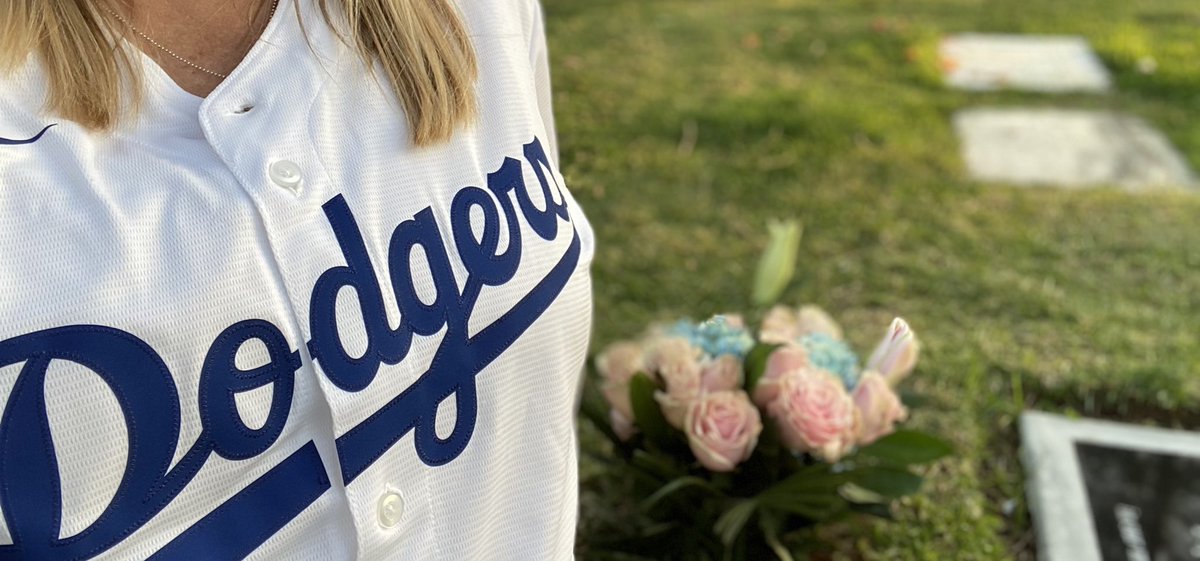 LeslieRtz85's tweet photo. Went and saw Mom
Today, she would be super sad about the passing of Tommy Lasorda. Got her some blue flowers and wore my Dodger jersey. #RiP#TommyLasorda #DodgerBlueForever #SayHiToMyMomma https://t.co/3YIQchM1Ad