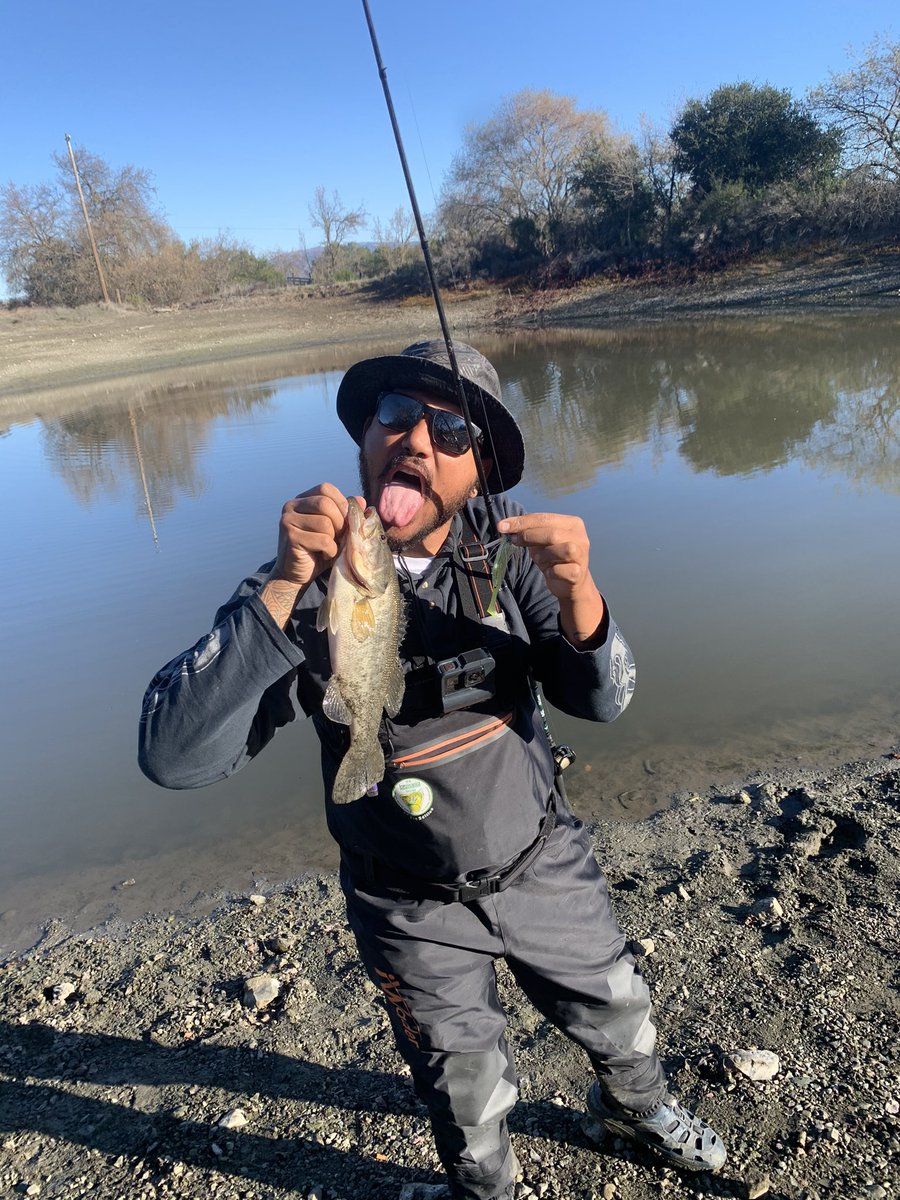 boom__UMA's tweet photo. Got my homie on a huge carp . 20lber . Caught bunch of bass this size as well . Lost the biggin . Felt like 4lbs easily . All good be back . https://t.co/XQmh9FxE9P