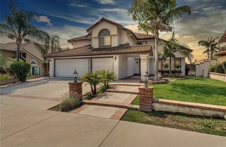 MariaDiazHomes's tweet photo. ✅Just listed ✅
Located in Chino Hills CA 🏠 
• 4 Beds 🛌 
• 3 Baths 🛁 
• 2,703 Sq Ft 
• 7,150 Sq Ft Lot Size 
Call me for more info! 
951-591-0413 📲
#JustListed #Available #ForSale #ChinoHills #HomesForSale #BuyWithMe #SellWithMe #ContactMe https://t.co/u5PXkVlGlt