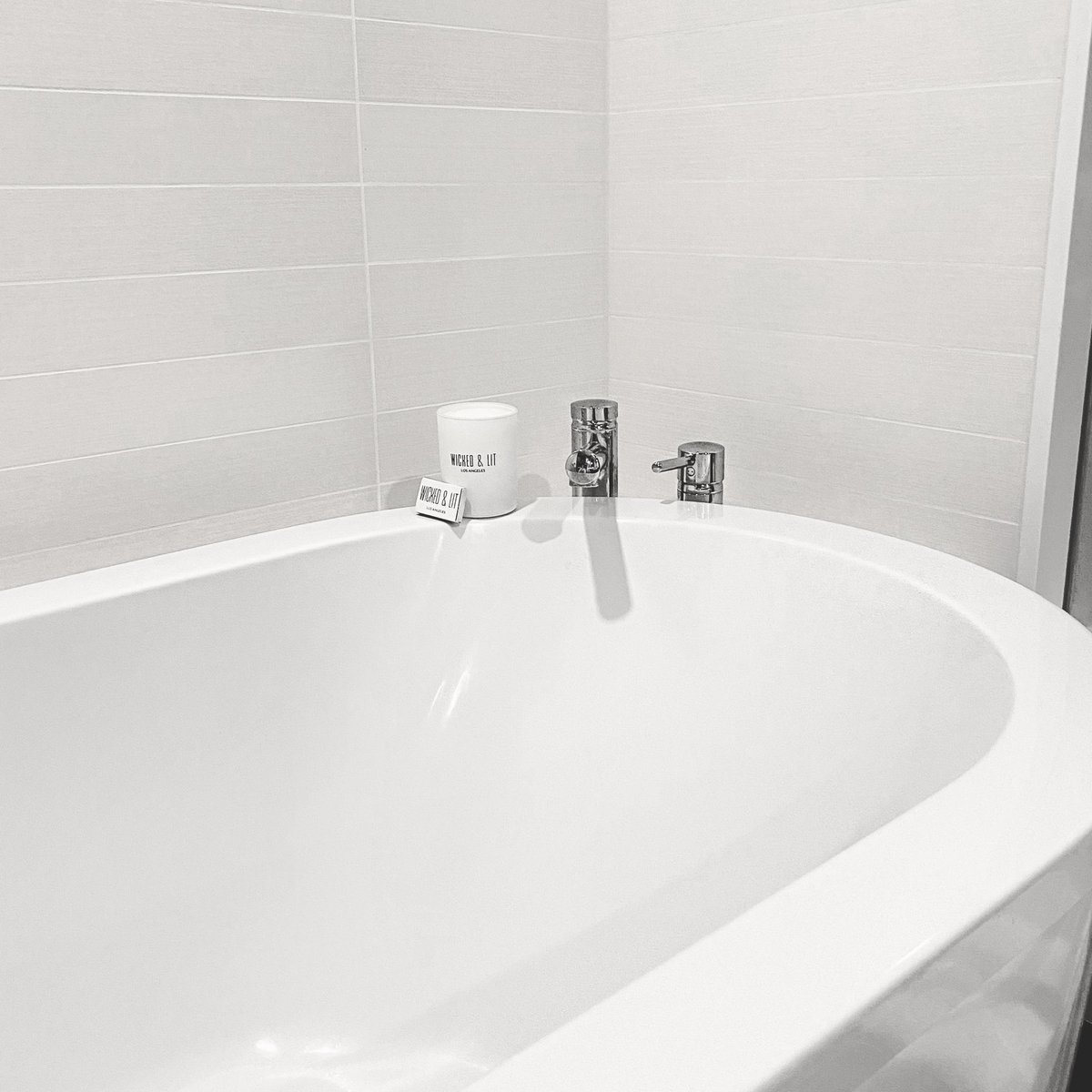 WickedAndLit's tweet photo. 🛁 Friday night mood. 🕯
-> https://t.co/YdAgwZt4H5 <-
#WhereDoYouCandle #FridayNight #Mood #SetTheMood #TubLife #BathTime #CandleLitBath #CoconutWax #Candles #CandleLover #LuxuryCandles #USMade #MadeInLA #LA #LasVegas #EcoFriendly #EarthFriendly #Sustainable #WickedWeekend https://t.co/SLqsp6VOgD