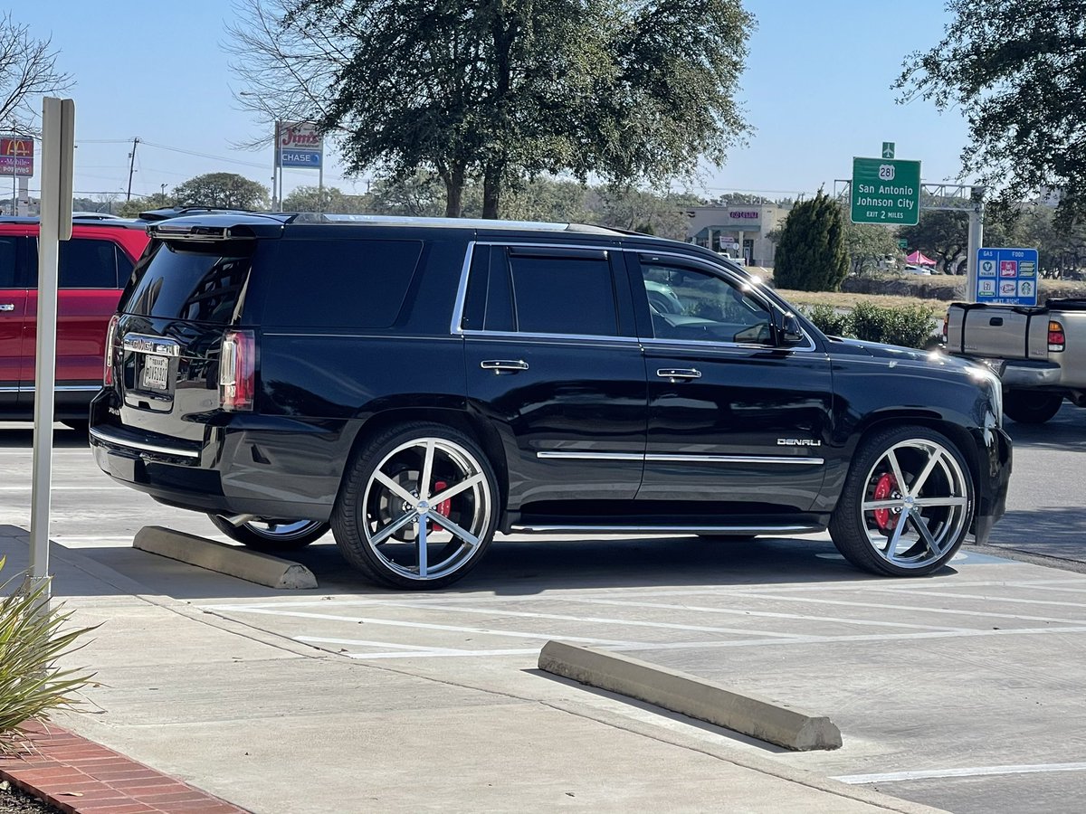 WhoDatMan09's tweet photo. I’ll have this truck!!! #GameChanger https://t.co/BLRSdicjG6
