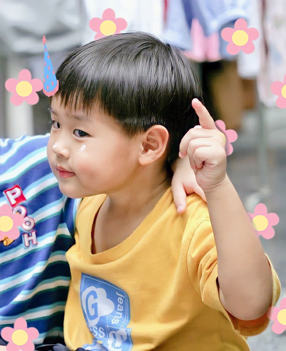 superwednesyay's tweet image. น้องบิวกิ้นกับเสื้อเหลืองน่ารักที่สุดเลยมุ้เน้ก น้องบิวน่ารักมั้ยค้าบหม่าม๊า ✧.*✏️🧽യ🧴₊⋆