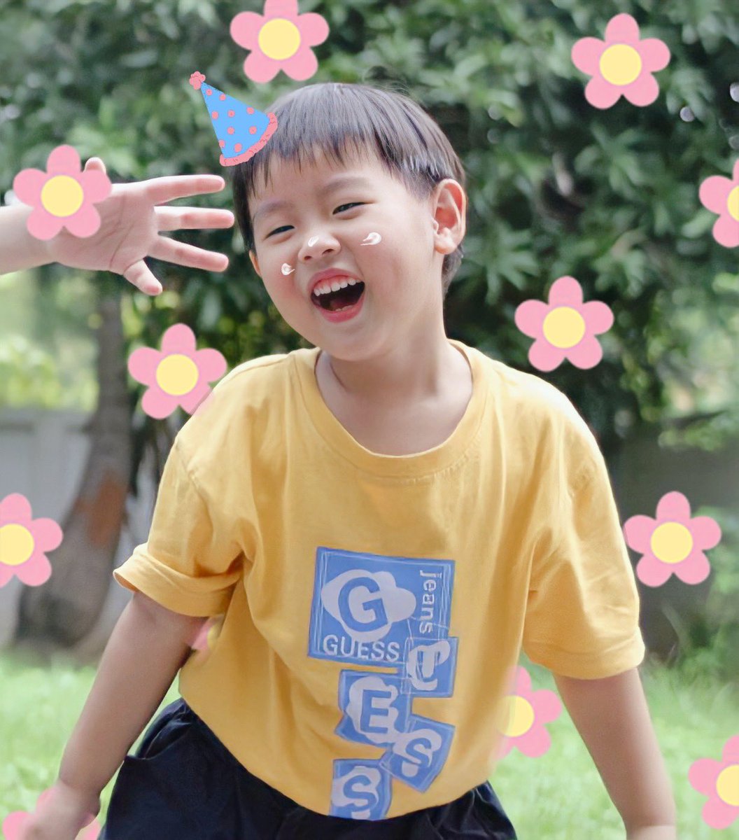 superwednesyay's tweet image. น้องบิวกิ้นกับเสื้อเหลืองน่ารักที่สุดเลยมุ้เน้ก น้องบิวน่ารักมั้ยค้าบหม่าม๊า ✧.*✏️🧽യ🧴₊⋆