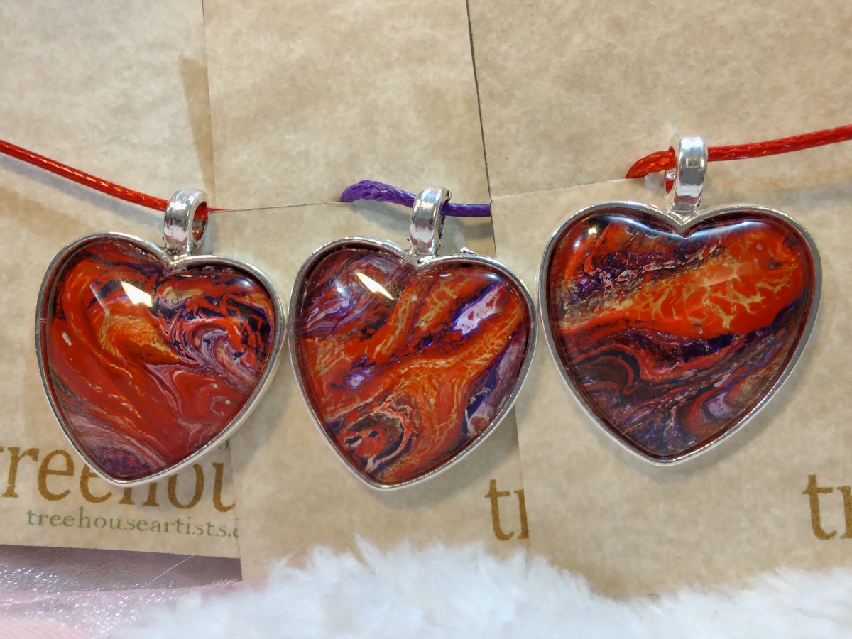 TreeHouseArtist's tweet photo. #ValentinesDay is a month away. What are you getting your loved ones for the first holiday of the #Roaring20s? 

Our first idea...  something shiny and HEARTfelt! 

#painting #ArtistOnTwitter #valentinesday2021 #JewelryDesigner https://t.co/bNrNpWHJQn