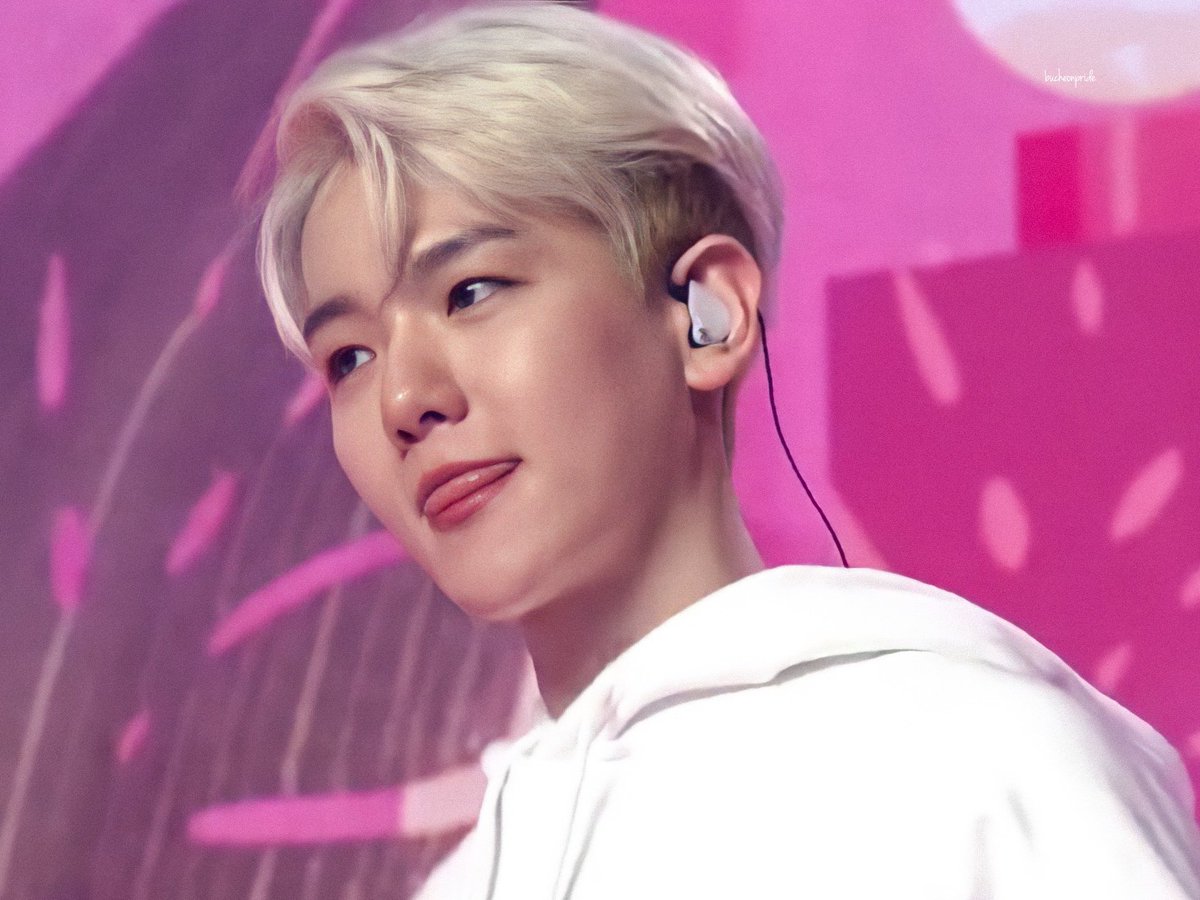 bucheonpride's tweet photo. How come baekhyun can be so handsome and cute at the same time https://t.co/q5S8NimZtt