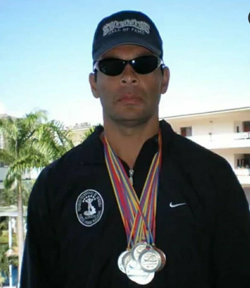 laradiodelsur's tweet photo. #09En Jorge Eliézer Otaiza, dedicó sus medallas y entrenamiento a su padre, el mártir revolucionario, Eliézer Otaiza, al cumplirse 56 años de su natalicio. Con la frase "voy por ti" #ANDefensaYSoberanía https://t.co/UEEAF3yBUu https://t.co/gI6UjkofXu