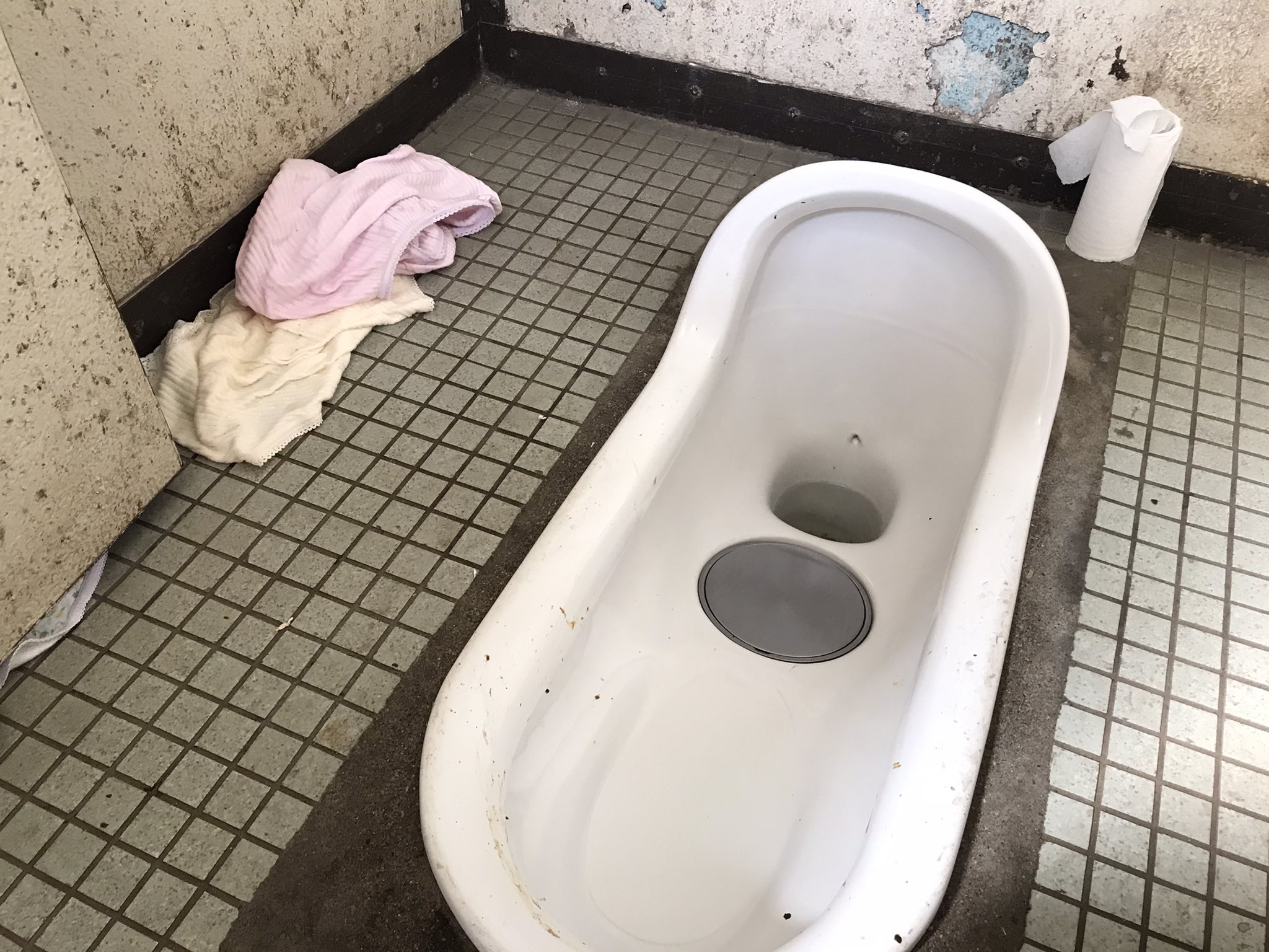 トイレ　パンティ 