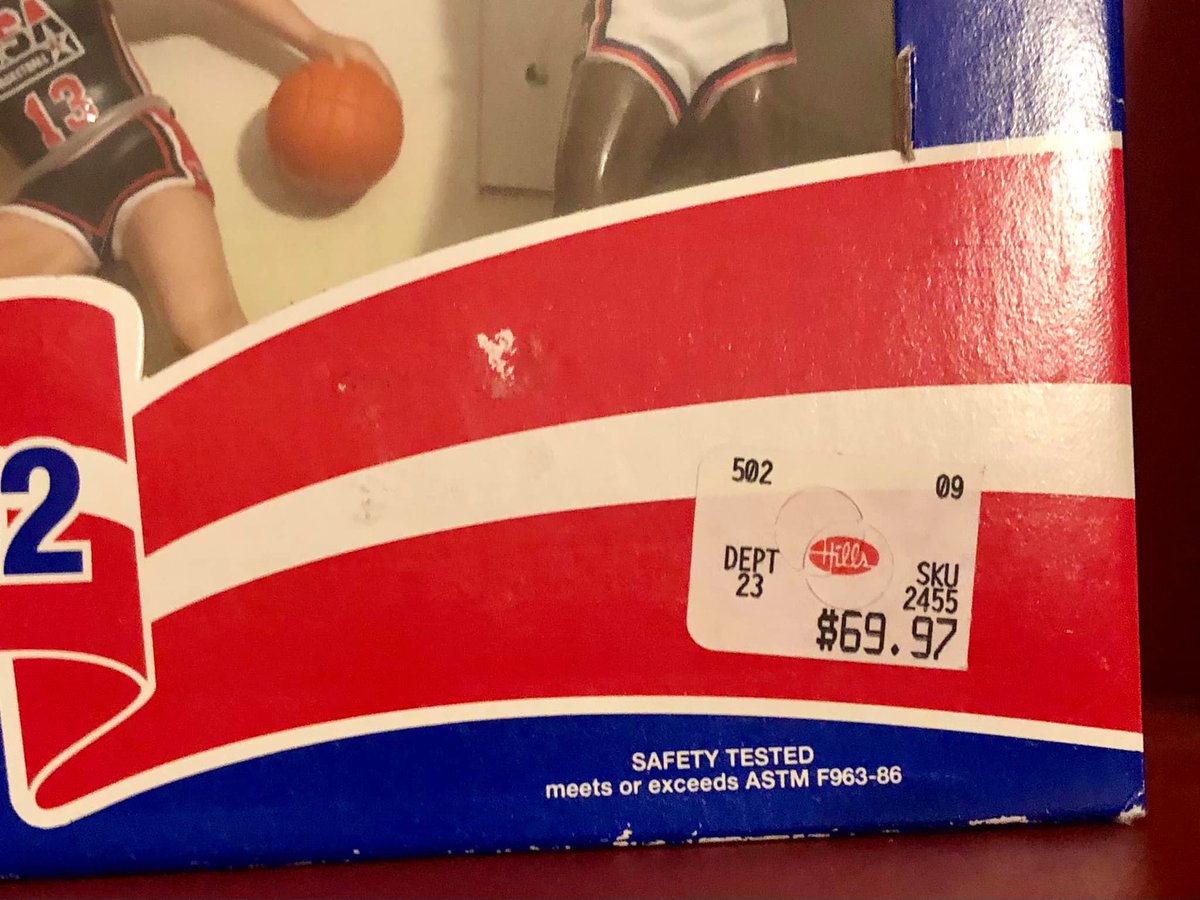 HillsDeptStores's tweet photo. "Bought my son this unopened '92 Dream Team set for Christmas... notice the original price tag." -by Dean McAfee
#HillsDepartmentStores #HillsIsWhereTheToysAre #Kenner #StartingLineup #NBA #MichaelJordan #DavidRobinson #CharlesBarkley #DavidBird #PatrickEwing #MagicJohnson https://t.co/jTolTPlPCn