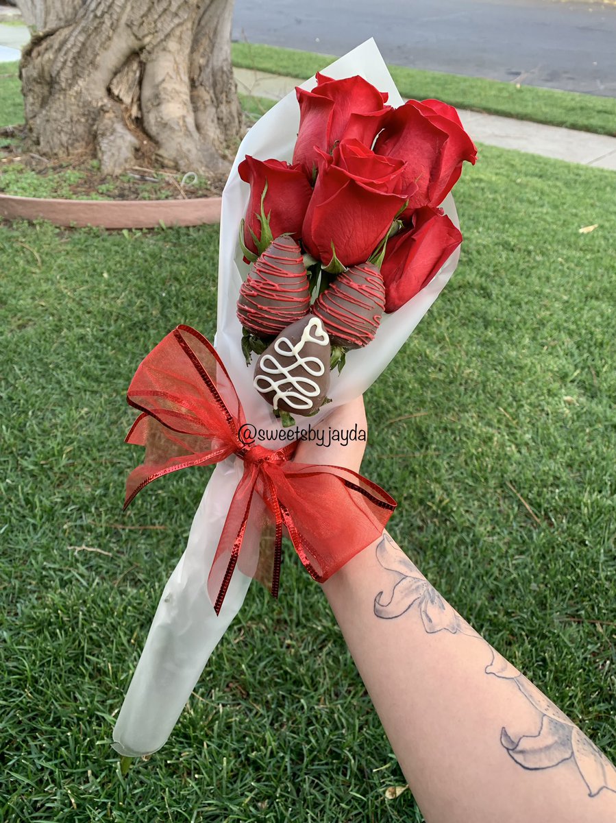 Valentine's Day is coming quick🥰Place your orders by Feb 10th, Pick up on Valentine's Day✨ (message me here or on ig: <a href="/sweetsbyjayda/">sweetsbyjayda</a> to order🌹)
•
•
#valentinesday #valentinesdaytreats #bayarea #bayareasweets #chocolatecoveredstrawberries