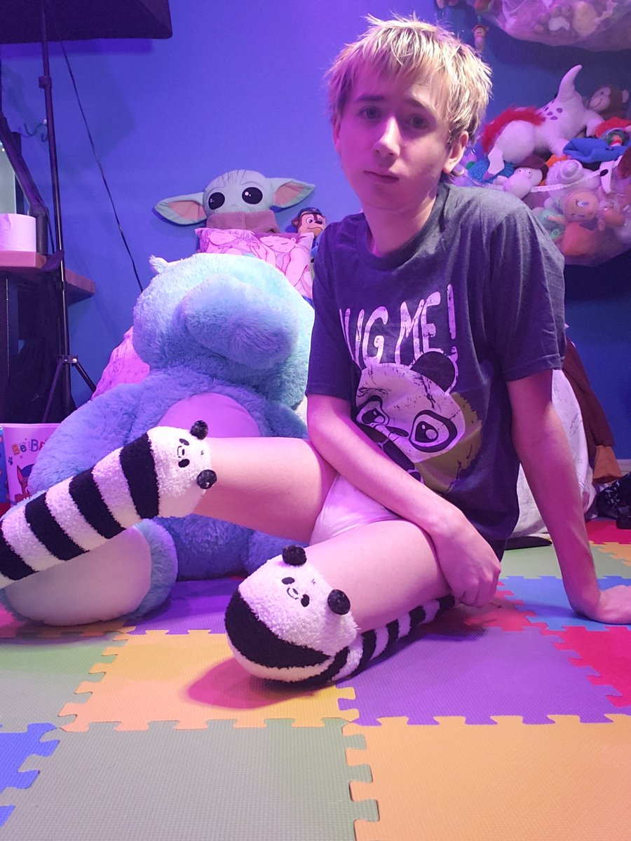 I love em so comfy and go great with this panda shirt!#abdl #ddlb #ageplay....