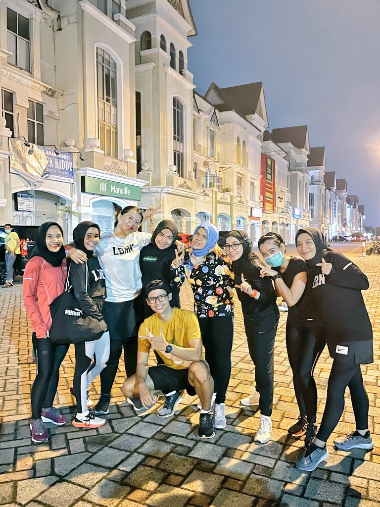 Keseruan semalam. Friday Night Workout and Movement Skills. Coaching by <a href="/kaka_arief/">Arief Rahmatullah</a>

Thank you Coach!🔥

#liburun #LBRN #larisajelah #liburunishome #nightrun #nevernotrunning #milesofmadness