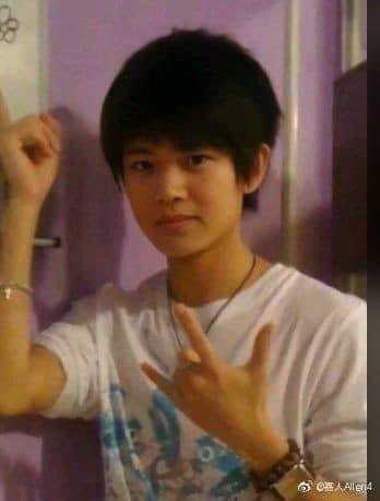 Zaiaitoyren's tweet photo. สวัสดีวันเด็กฮ่ะ 

Cr weibo
#RenJiaLun 
#AllenRen https://t.co/XBtyY45EtH