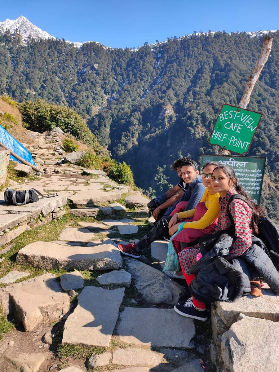 SunilKumarGoldy's tweet photo. जिंदगी एक सफ़र है सुहाना ❤
#mountainscalling #halfpoint #Himachalpardesh @hp_tourism https://t.co/xTzLrZEp8k
