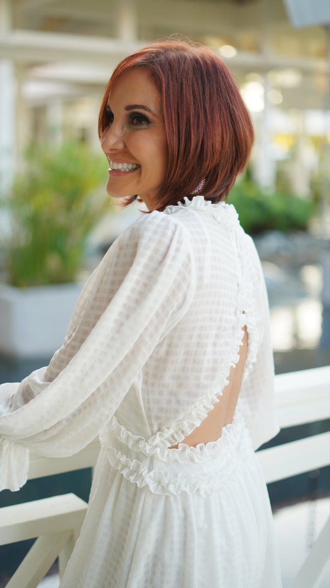 Año nuevo... nuevo look... gracias  <a href="/belledujour/">Belle du Jour</a> por el corte, cambio de color y highlights 🥰🥰🥰🥰