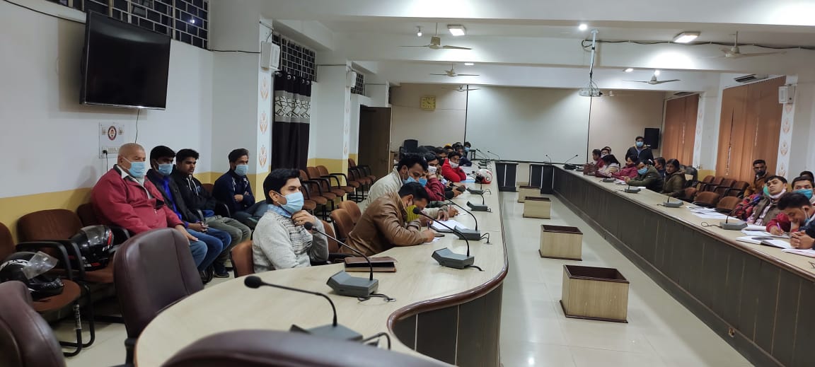 BareillyPMJAY's tweet photo. PMJAY review meeting in vikas bawan .In presence of ACMO sir ,DIU,CSC,BCPM,PMAM https://t.co/lbmEj6VZE0