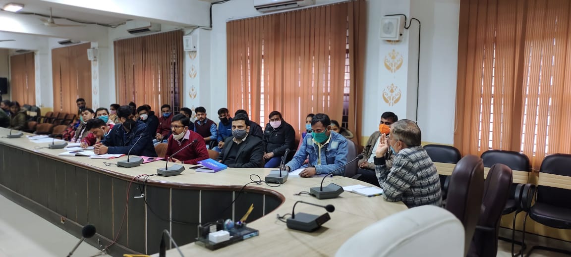 BareillyPMJAY's tweet photo. PMJAY review meeting in vikas bawan .In presence of ACMO sir ,DIU,CSC,BCPM,PMAM https://t.co/lbmEj6VZE0