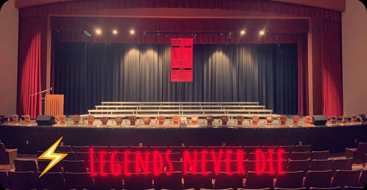 huffmask's tweet photo. @Barry_Switzer here is a photo of skippy smith’s memorial that my wife wanted you to see since you were an honorary pallbearer https://t.co/pxfumj80I2