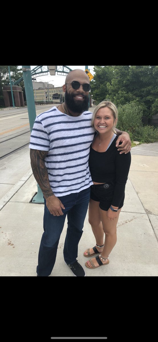 Lindsay Wills tweet media