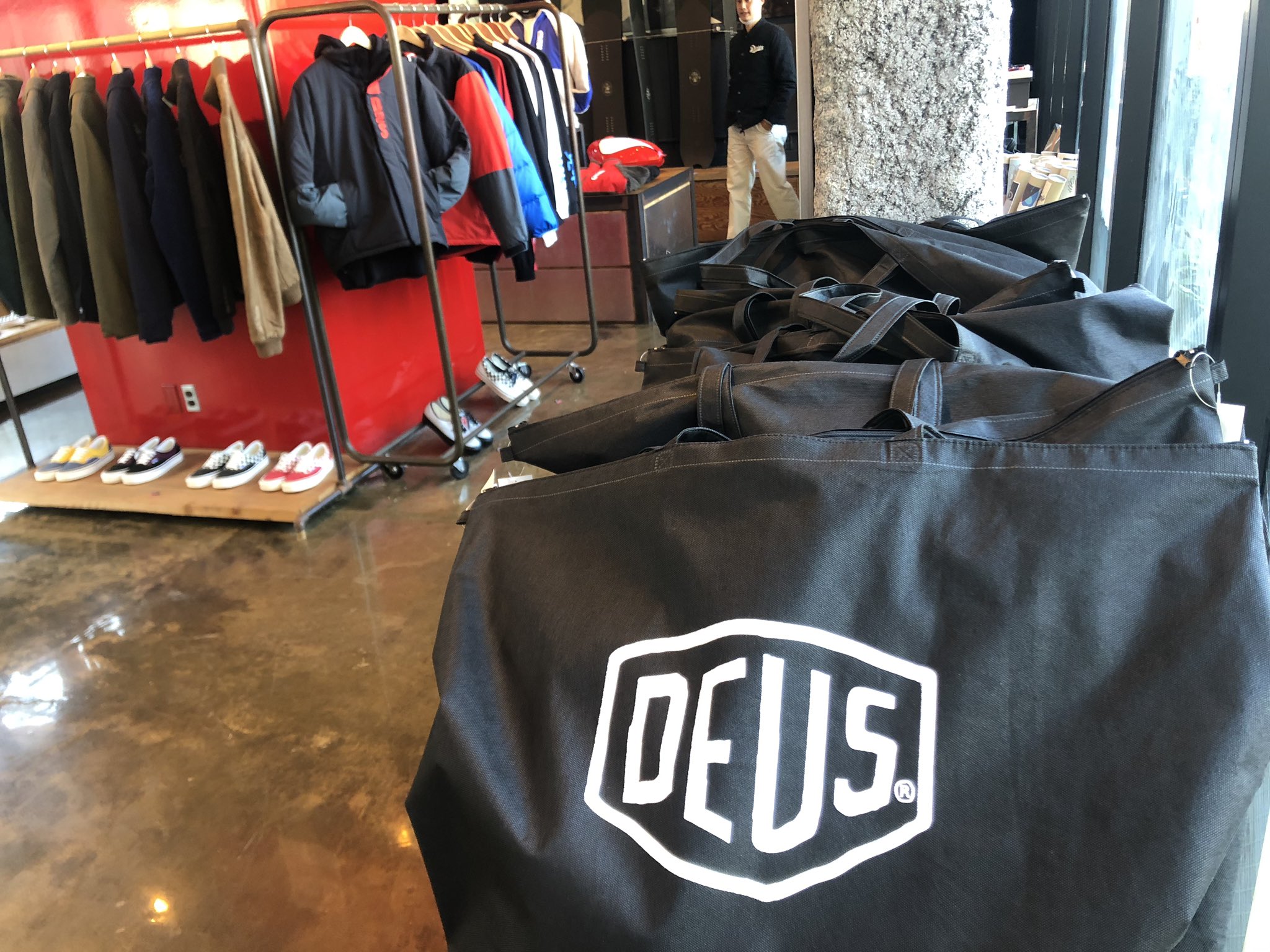 Deus Ex Machina Japan デウス エクス マキナ ジャパン Re Stock ラストチャンス 即完売した デウス 福袋 本日デウス 浅草店に若干再入荷してます 各サイズ数量限定 無くなり次第終了 浅草店のみの取り扱い T Co S1auojfxof Twitter