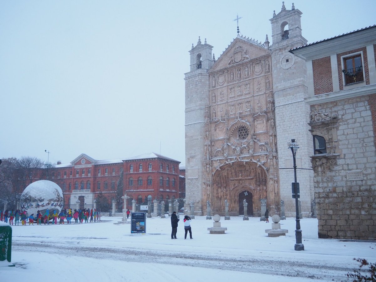 infoVLL's tweet photo. Valladolid amanece bajo un manto de nieve ❄️ https://t.co/md0mHvm5JS